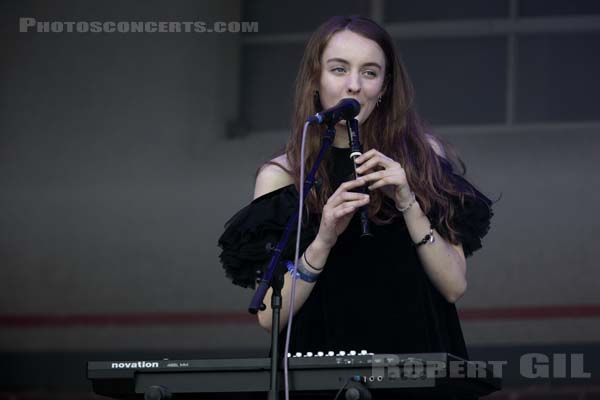 LET'S EAT GRANDMA - 2019-08-23 - SAINT CLOUD - Domaine National - Scene Firestone - 